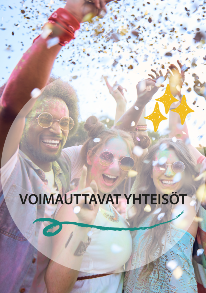 Voimauttavat yhteisöt -kirjan kansi, jossa kolme nuorta aikuista yhdessä viettämässä aikaa iloisissa merkeissä